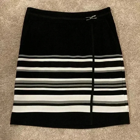 White House Black Market Mini Skirt Sz. 0 Black White Striped - Picture 3 of 7